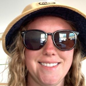 Meet your Posher, Elise